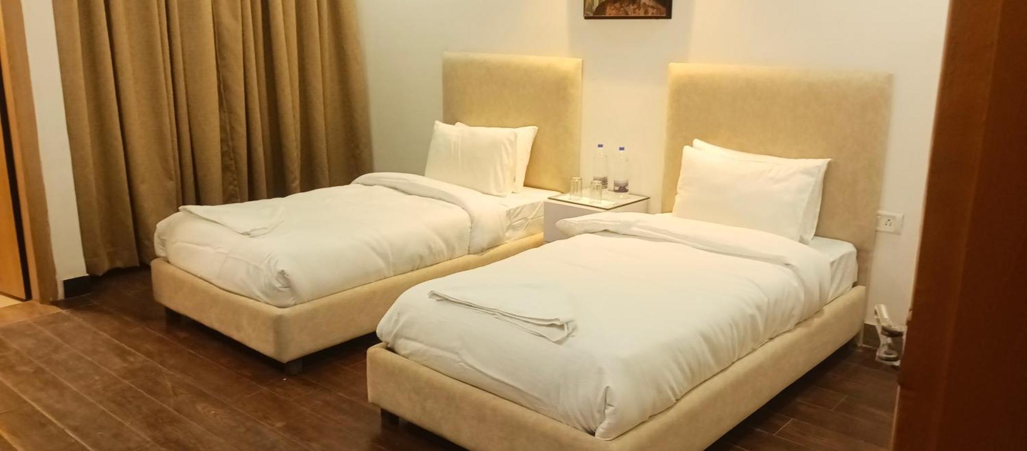 Hotel Elite Sector 45 I Gurgaon Central I Couple Friendly Екстериор снимка