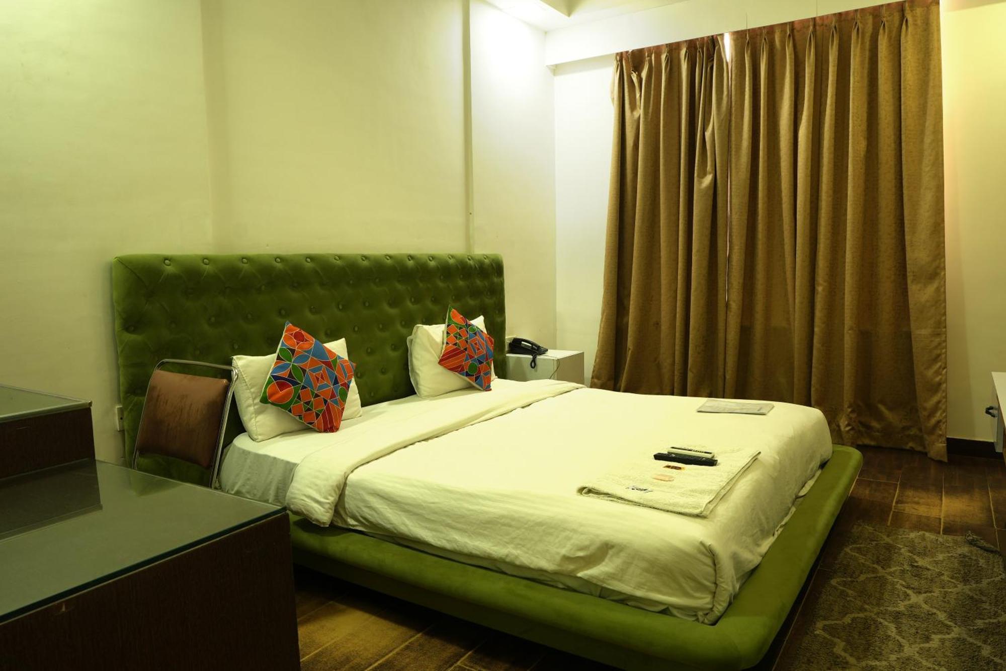 Hotel Elite Sector 45 I Gurgaon Central I Couple Friendly Екстериор снимка