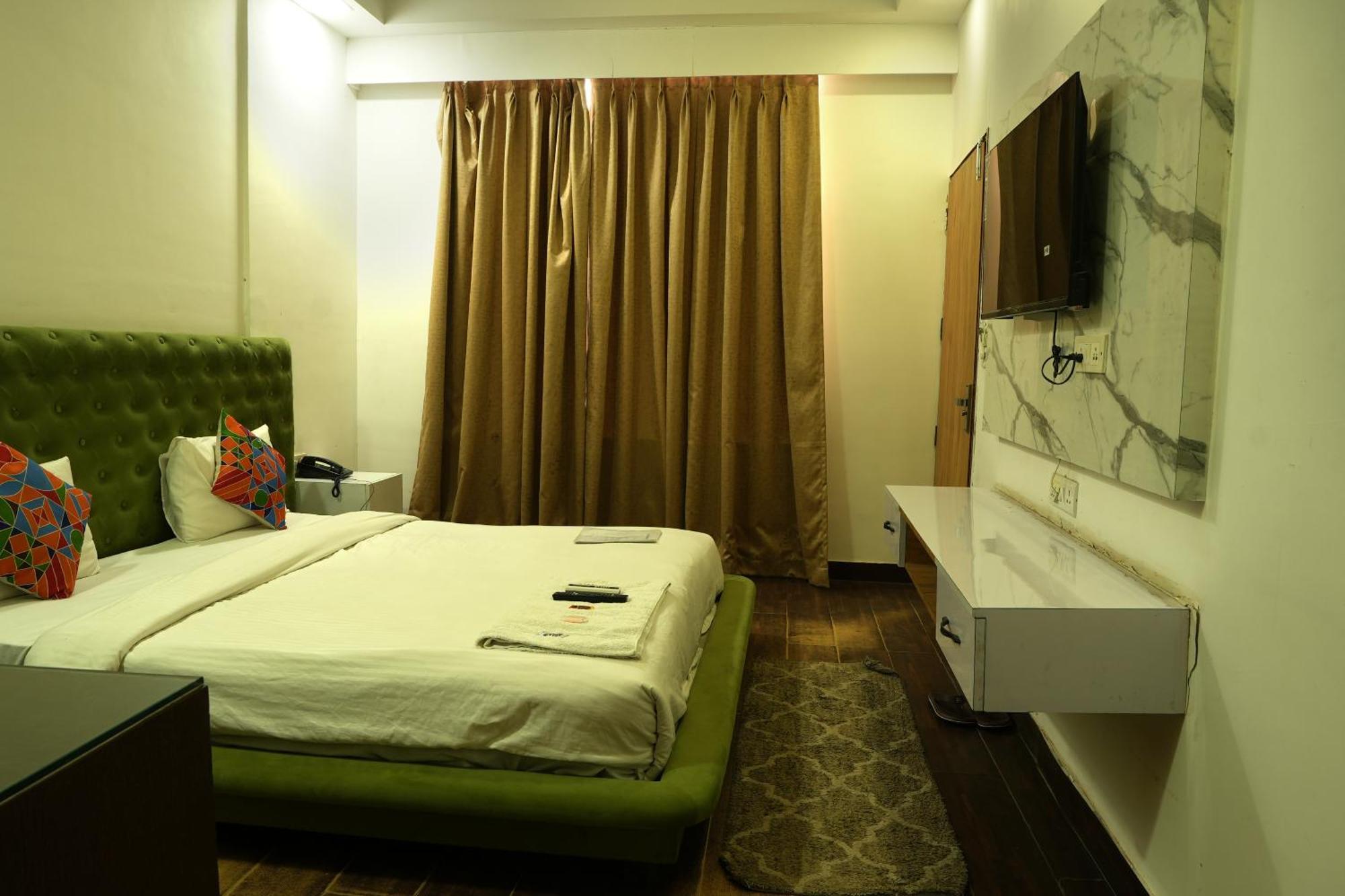 Hotel Elite Sector 45 I Gurgaon Central I Couple Friendly Екстериор снимка