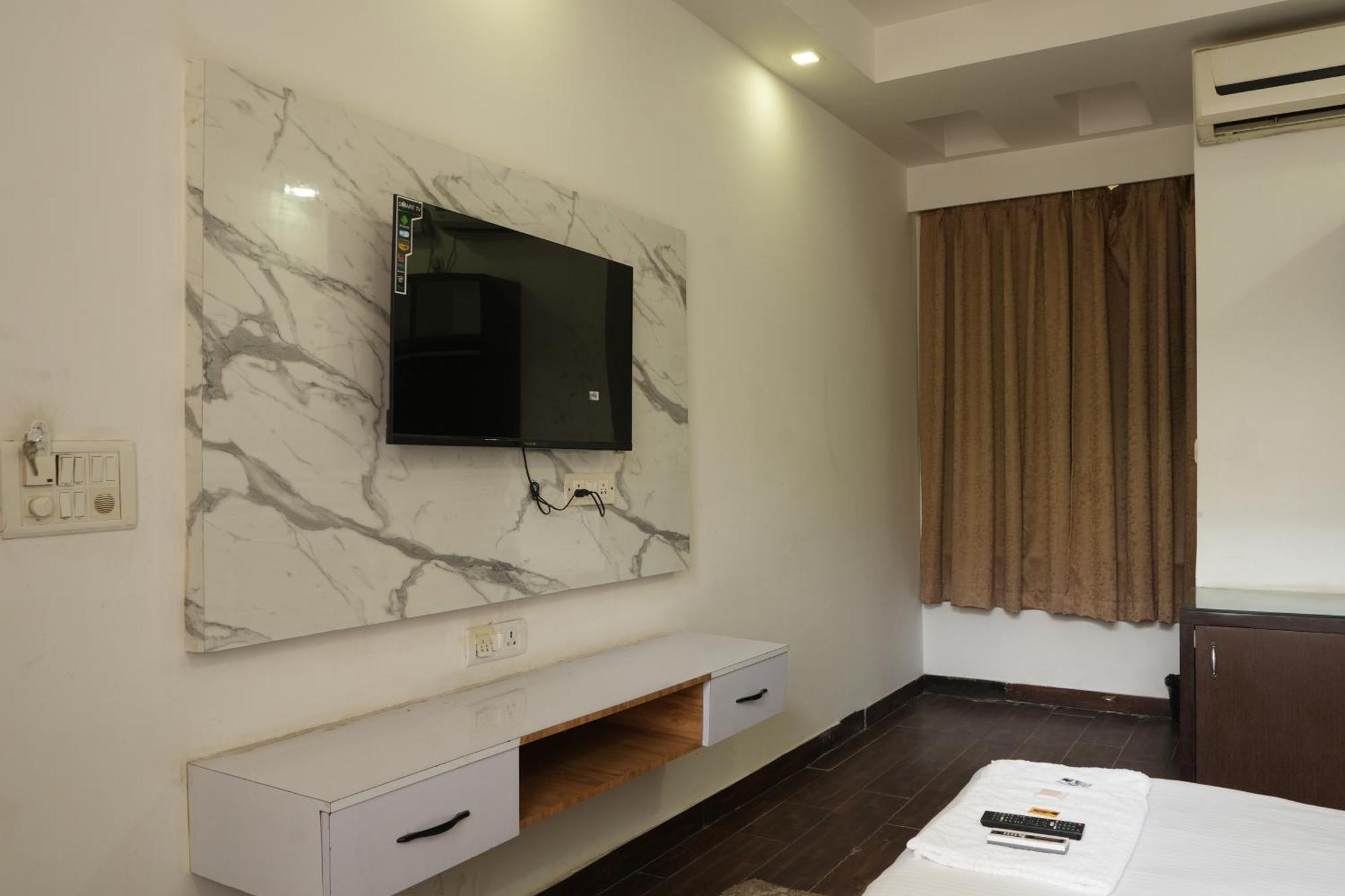 Hotel Elite Sector 45 I Gurgaon Central I Couple Friendly Екстериор снимка